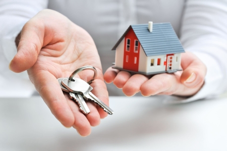 Học trái ngành làm bất động sản được không - như thế nào?