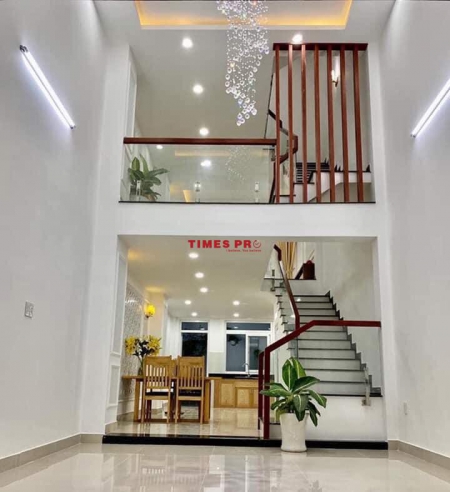 BÁN NHÀ ĐẸP NGAY CHỢ NGỌC THUỴ, LONG BIÊN.