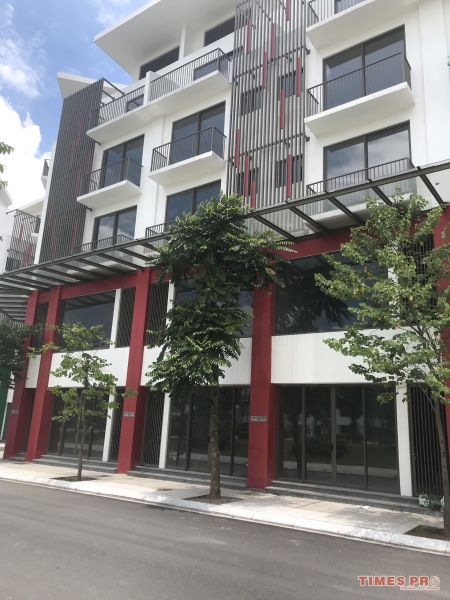 CẦN CHUYỂN NHƯỢNG CĂN SHOPHOUSE GÓC 3 MẶT TIỀN, VỊ TRÍ ĐẮC ĐỊA, KINH DOANH TỐT SINH LỜI CAO LH:0902160338