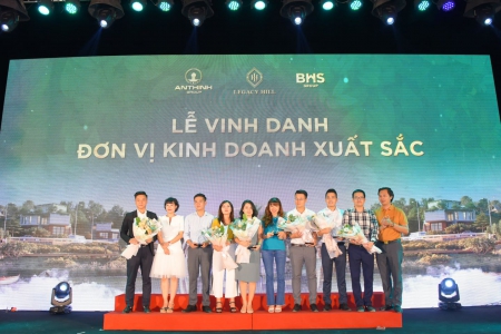 TIMES PRO VINH DỰ NHẬN DANH HIỆU ĐƠN VỊ KINH DOANH XUẤT SẮC DỰ ÁN LEGACY HILL HÒA BÌNH