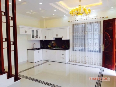 Bán nhà mới xây 5 tầng tại ngõ 61 Phố Trạm, phường Long Biên