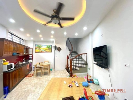 Nhà mới Ngô Gia Tự Long Biên