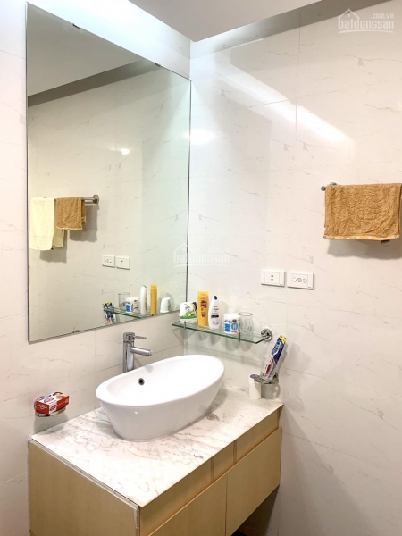 Chủ nhà bán căn 04 tầng trung đẹp R1A Royal DT 109m2, cửa ĐN, ban công TB, miễn phí dịch vụ, 4.6tỷ