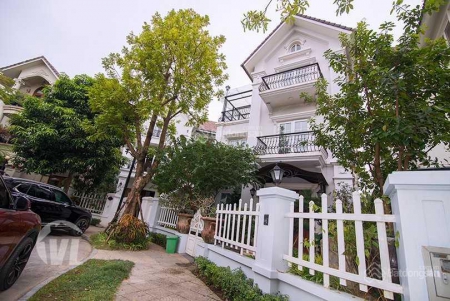 Tin chuẩn Bán biệt thự Hoa Sữa gần 300m2, 58 tỷ, nội thất đẹp về ở ngay, view vườn hoa, sông rộng