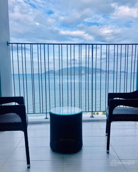 Bán cắt lỗ căn góc 2PN A19 tầng 12 69m2 trực diện Biển đẹp nhất dự án giá 4.3 tỷ