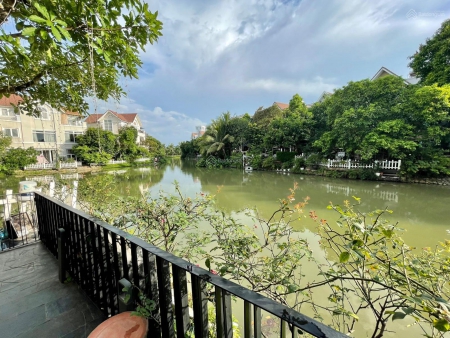 SĐCC bán BT Hoa Phượng 300m2, 61 tỷ, view sông to, hoàn thiện thoáng, VinhomRiverside