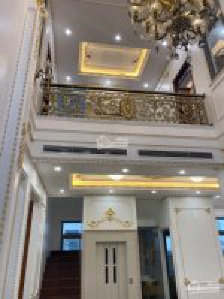 Cần bán BT Hoa Phượng, 350m2, view ngã 5 sông rộng, hoàn thiện tỉ mỉ, có thang máy, đã làm hầm