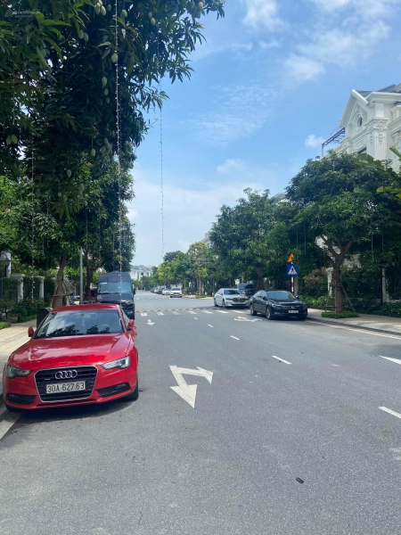 Chính chủ bán biệt thự song lập Anh Đào 8, hướng ĐN, view vườn hoa,