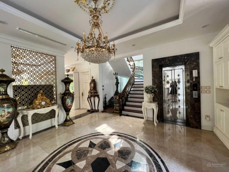 Bán biệt thự song lập 150m²hoàn thiện, vị trí đường lớn, gần vườn hoa