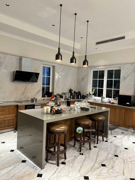 Bán biệt thự Hoa Lan 3, 228m2, Tây Bắc, 38 tỷ, HT nội thất sang trọng, view ngã 3 sông nội khu