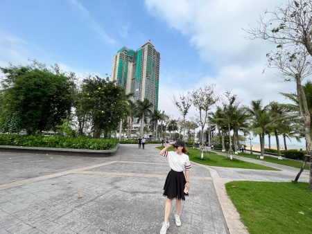 Hiện tại tôi cần chuyển  nhượng Suất đầu tư: 1,11 tỷ, căn 2 ngủ, tầng 28 view thẳng vịnh dự án a la carte Hạ Long