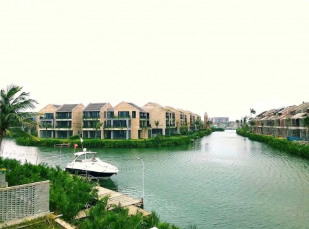 Bán biệt thự Casamia dãy DL4 300.7m2 giá cực tốt đầu tư bao sổ hồng