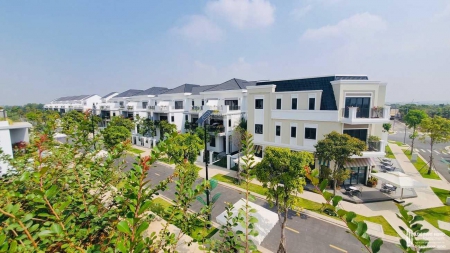 Mua hàng giá gốc chủ đầu tư với chính sách ưu đãi từ 8 - 11%. Vay ngân hàng lãi suất cực ưu đãi 0%