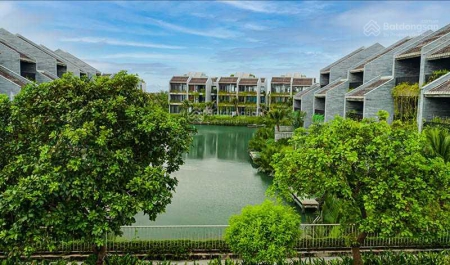 Bán căn đơn lập DL4 - giá 13.x tỷ - diện tích 300m2 - xây thô 3 tầng - nằm ở vị trí mặt sông rộng