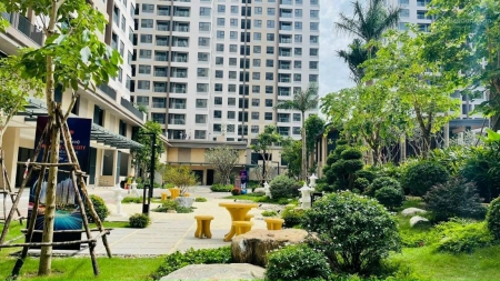 Bán căn hộ sân vườn góc có lối đi ra không gian chung